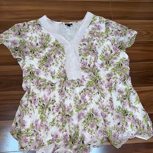 Size 2 / 2X Torrid Blouse floral lace top
